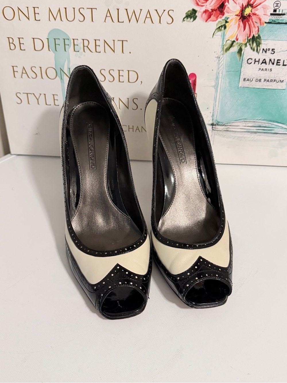 Joan & David Vintage Classic Two-Tone Peep-Toe Pumps - Black & Cream